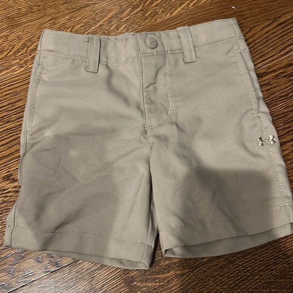 Under Armour Golf Shorts - Picture 1 of 2